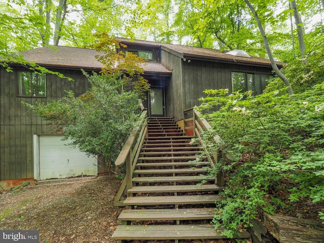524 Ridge Rd, Annapolis, MD 21401 - view of exterior entry with a garage