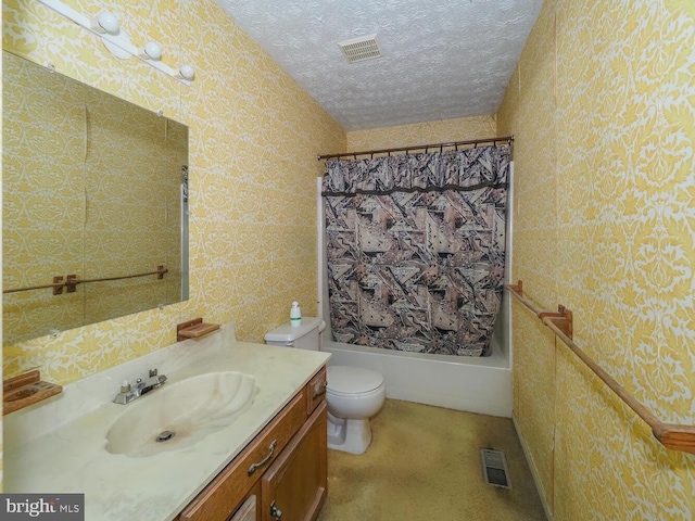 524 Ridge Rd, Annapolis, MD 21401 - bathroom featuring wallpapered walls, a textured ceiling, toilet, vanity, and shower / bath combo with shower curtain