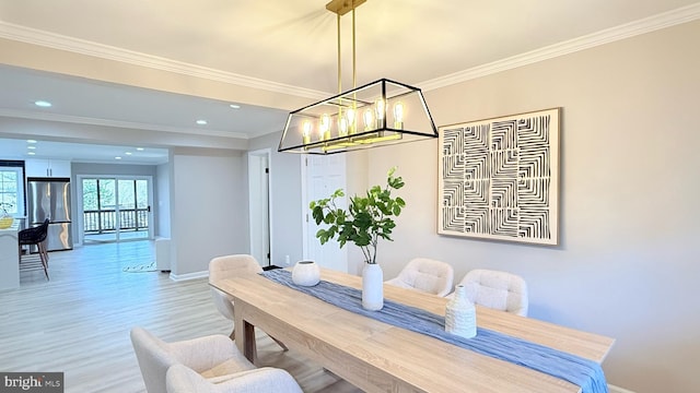 dining area with a chandelier, light wood-style flooring, baseboards, ornamental molding, and recessed lighting