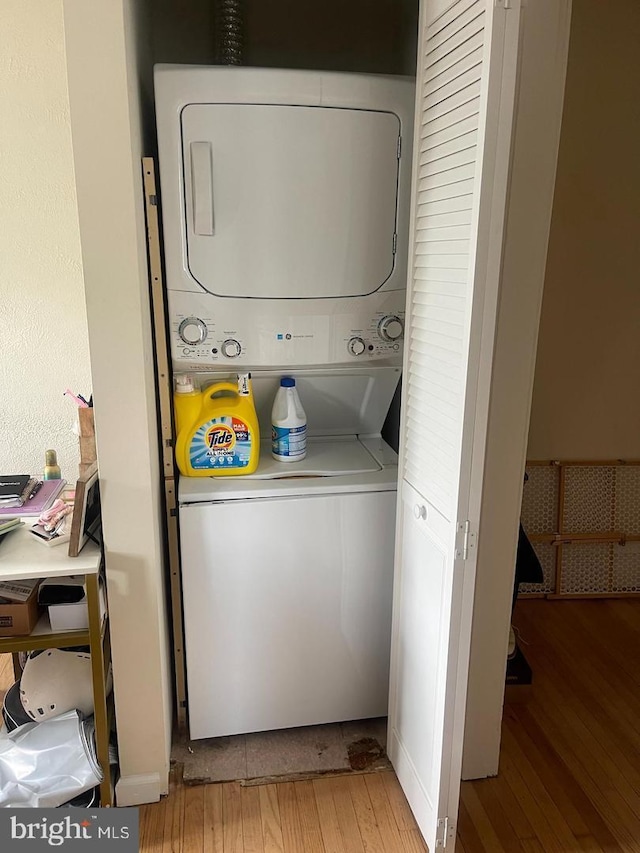 138 W 4th St, Bridgeport, PA 19405 - laundry room featuring stacked washer and clothes dryer and light wood-style floors