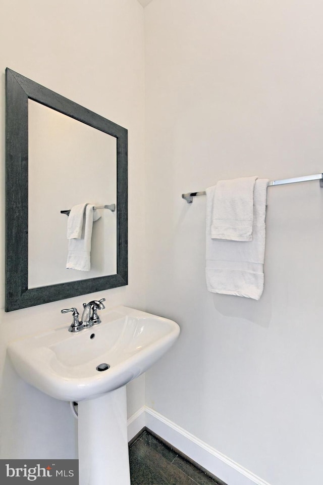 23109 Cottonwillow Sq, Brambleton, VA 20148 - bathroom featuring baseboards