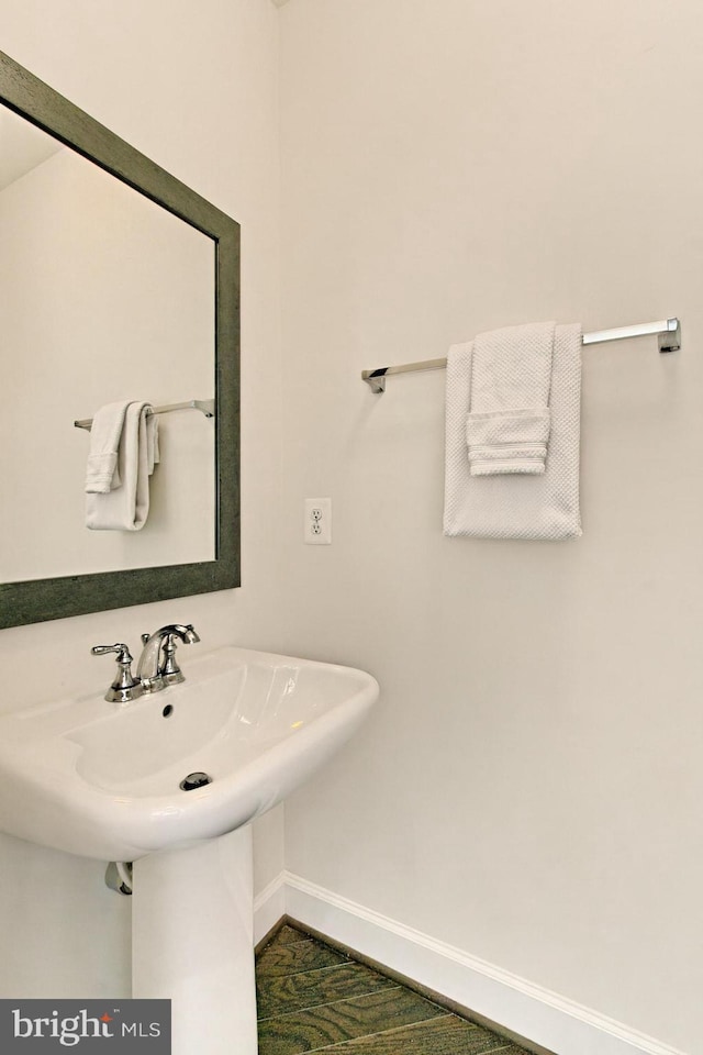 23109 Cottonwillow Sq, Brambleton, VA 20148 - bathroom featuring baseboards