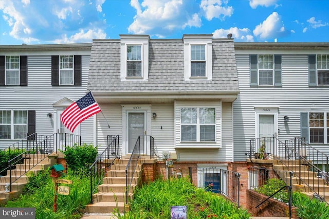 10625 Shasta Ct Unit T, Damascus, MD 20872 - townhome / multi-family property featuring roof with shingles and mansard roof