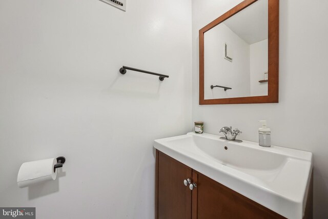 10707 Muirfield Dr, Potomac, MD 20854 - bathroom featuring vanity