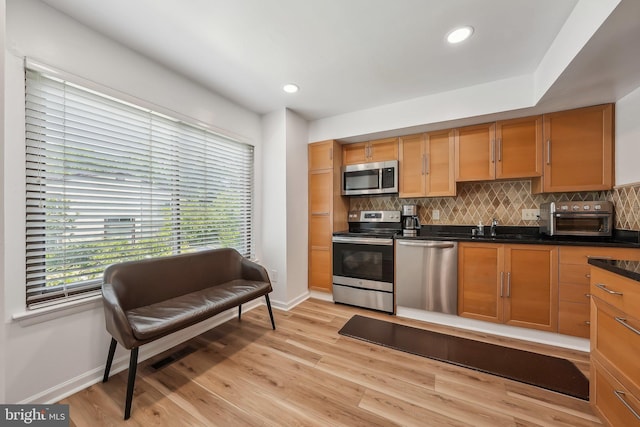 10707 Muirfield Dr, Potomac, MD 20854 - kitchen featuring stainless steel appliances, baseboards, decorative backsplash, light wood-style flooring, and recessed lighting