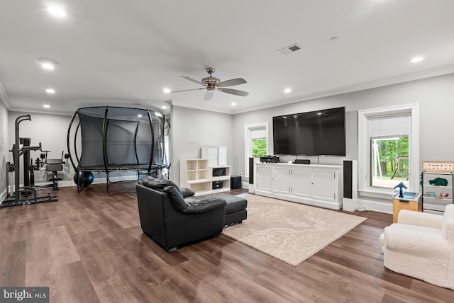 living room with crown molding, wood finished floors, ceiling fan, recessed lighting, and baseboards