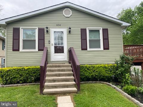 view of front of home featuring a front yard and a deck