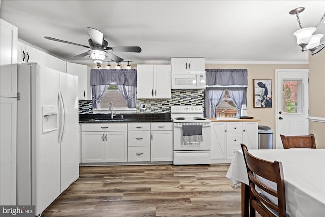 kitchen featuring white appliances, a sink, a ceiling fan, wood finished floors, and white cabinets