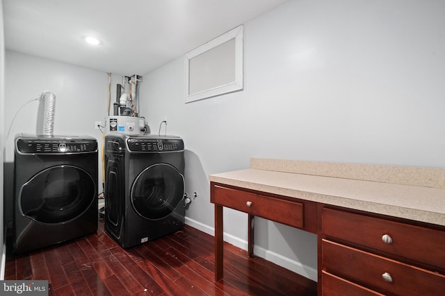 laundry room with dark wood-style floors, independent washer and dryer, and baseboards