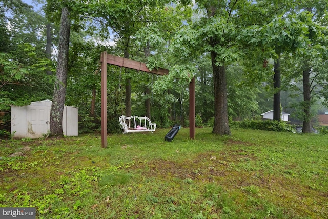 view of grassy yard with a storage shed and an outdoor structure