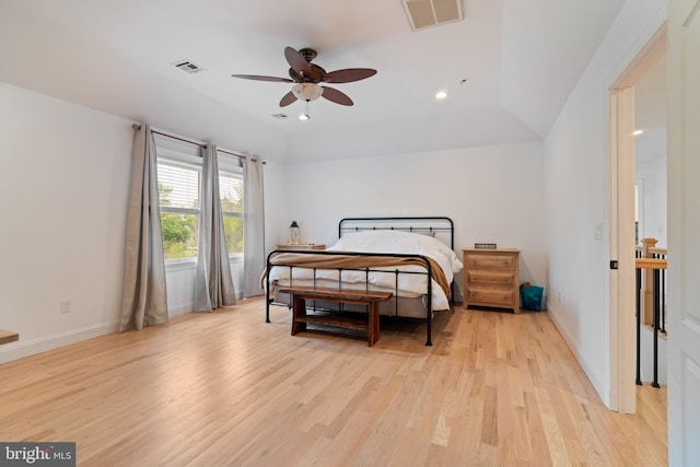 bedroom featuring light wood-style flooring, baseboards, recessed lighting, and a ceiling fan