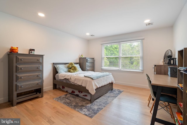 bedroom featuring light wood-style floors, baseboards, and recessed lighting