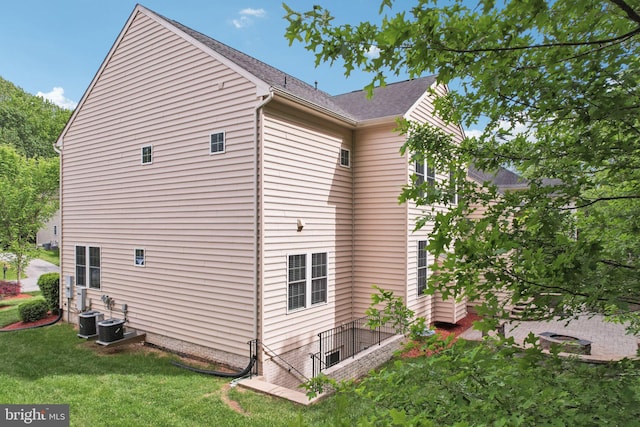 711 Bleak Hill Pl, Upper Marlboro, MD 20774 - view of property exterior featuring a lawn