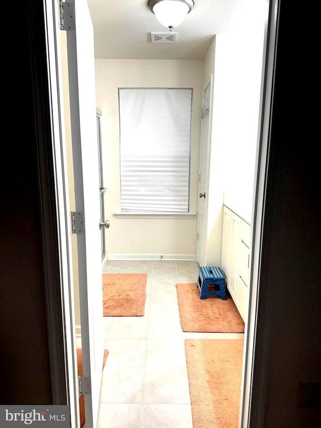 entryway featuring light tile patterned floors