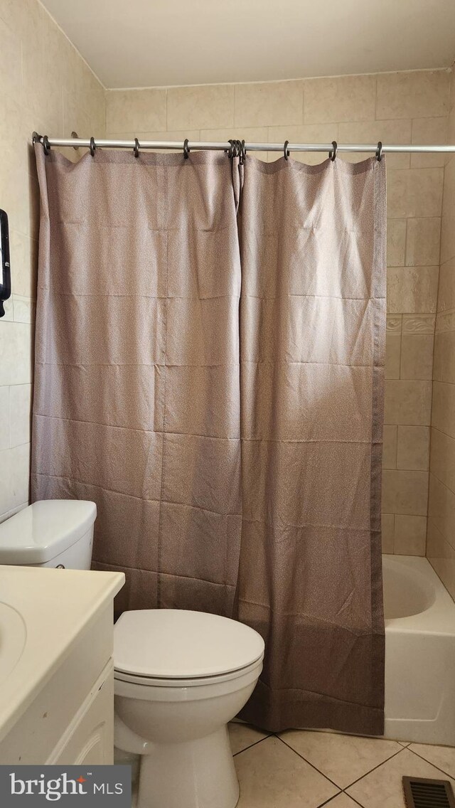 801 S Greenthorn Ave, Sterling, VA 20164 - full bath with tile patterned flooring, toilet, vanity, and shower / bath combo with shower curtain