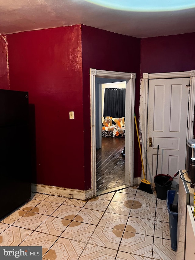3952 N Franklin St, Philadelphia, PA 19140 - corridor featuring light tile patterned floors and baseboards