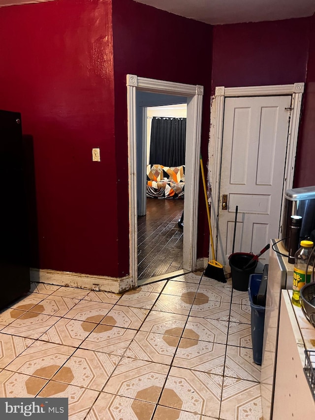 3952 N Franklin St, Philadelphia, PA 19140 - corridor with light tile patterned flooring and baseboards