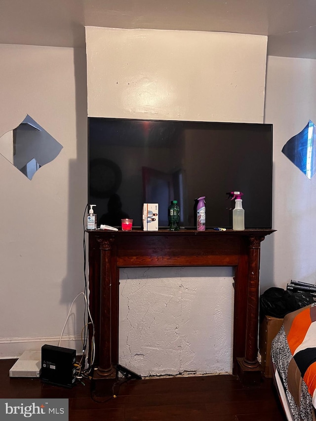 3952 N Franklin St, Philadelphia, PA 19140 - detailed view of wood finished floors