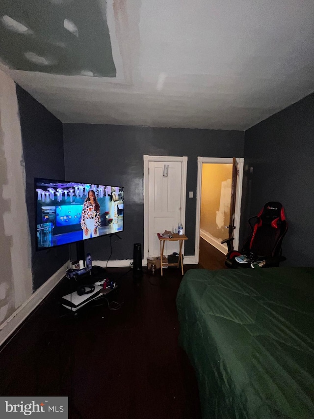 3952 N Franklin St, Philadelphia, PA 19140 - bedroom featuring wood finished floors and baseboards