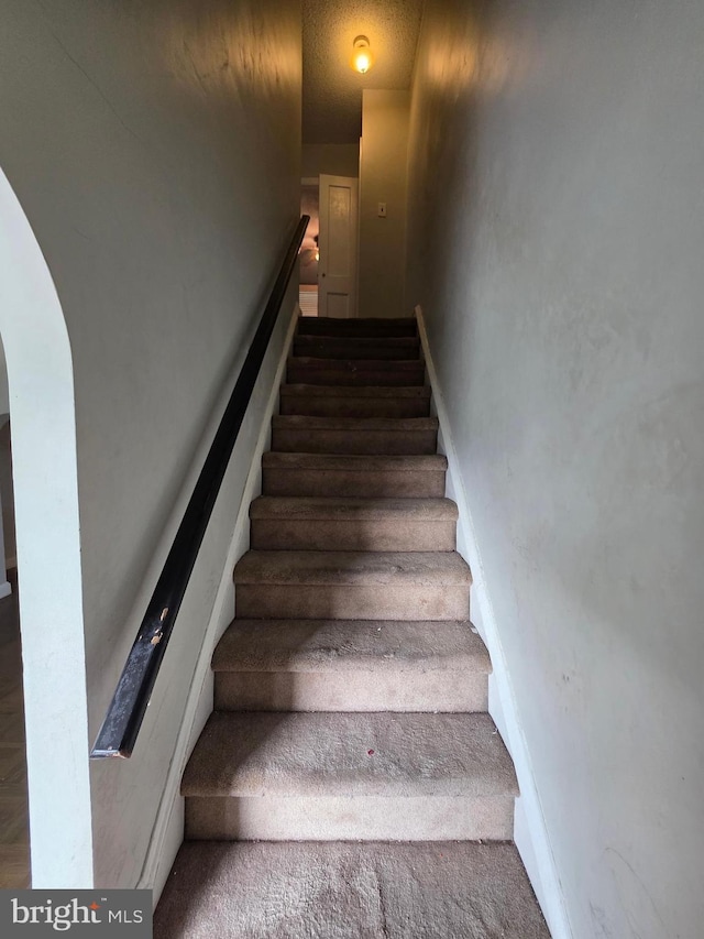 3318 Oakmont St, Philadelphia, PA 19136 - stairway featuring arched walkways and baseboards