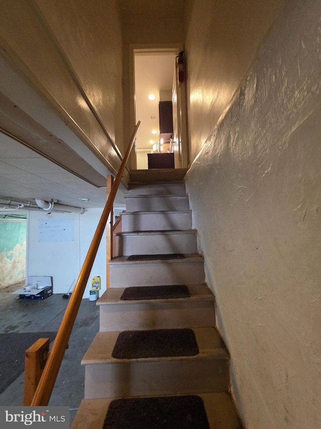 3318 Oakmont St, Philadelphia, PA 19136 - view of stairway