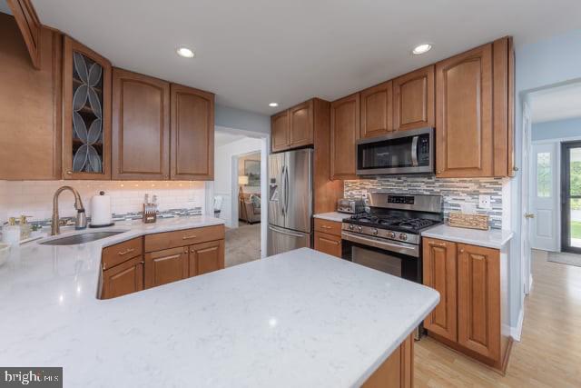 25 Aberdeen Dr, Sicklerville, NJ 08081 - kitchen featuring appliances with stainless steel finishes, a sink, glass insert cabinets, decorative backsplash, and recessed lighting