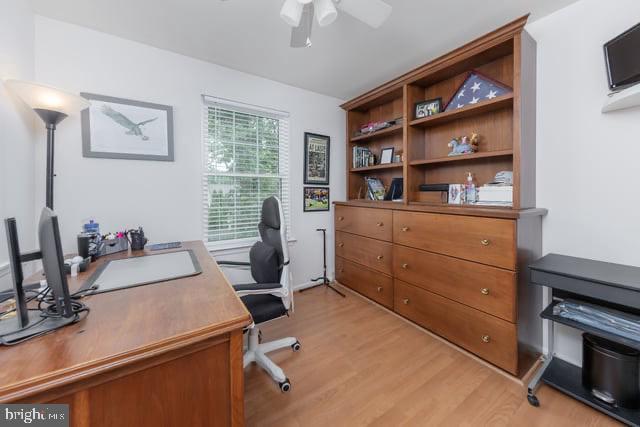 25 Aberdeen Dr, Sicklerville, NJ 08081 - home office with light wood finished floors and a ceiling fan