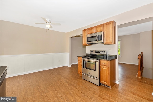 11005 Horseshoe Dr, Frederick, MD 21701 - kitchen featuring appliances with stainless steel finishes, light wood-type flooring, and a ceiling fan