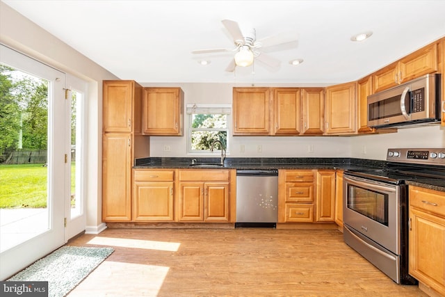11005 Horseshoe Dr, Frederick, MD 21701 - kitchen featuring appliances with stainless steel finishes, a sink, light wood-type flooring, ceiling fan, and recessed lighting
