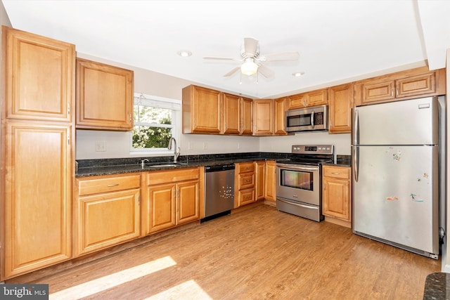 11005 Horseshoe Dr, Frederick, MD 21701 - kitchen with stainless steel appliances, a sink, light wood-style flooring, a ceiling fan, and recessed lighting