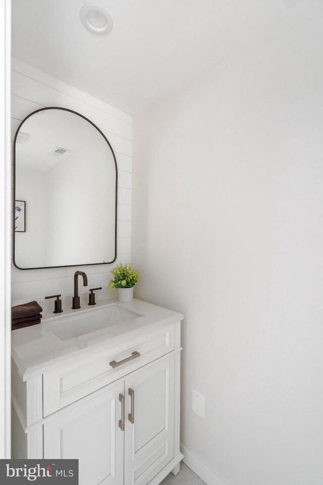 901 E Quaker Bottom Rd, Sparks Glencoe, MD 21152 - bathroom featuring vanity