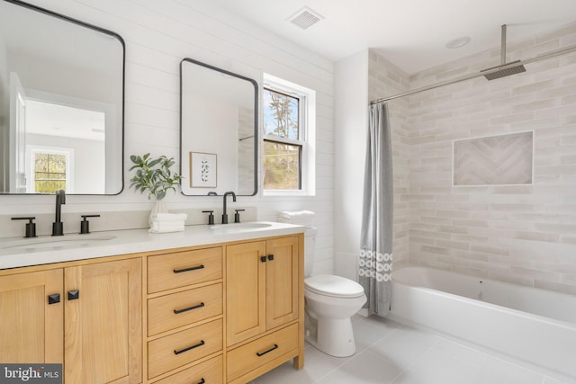 901 E Quaker Bottom Rd, Sparks Glencoe, MD 21152 - bathroom featuring tile patterned floors, toilet, double vanity, and shower / tub combo with curtain