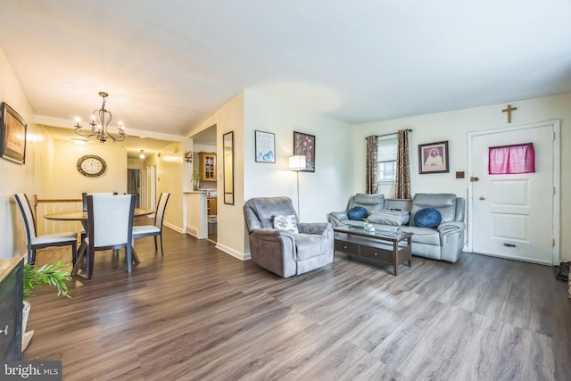 living room featuring a chandelier, wood finished floors, and baseboards