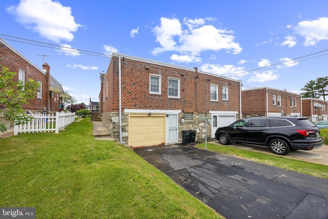 view of front of house featuring driveway and a garage