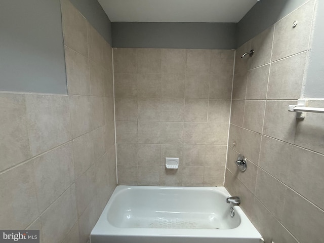 full bath featuring washtub / shower combination