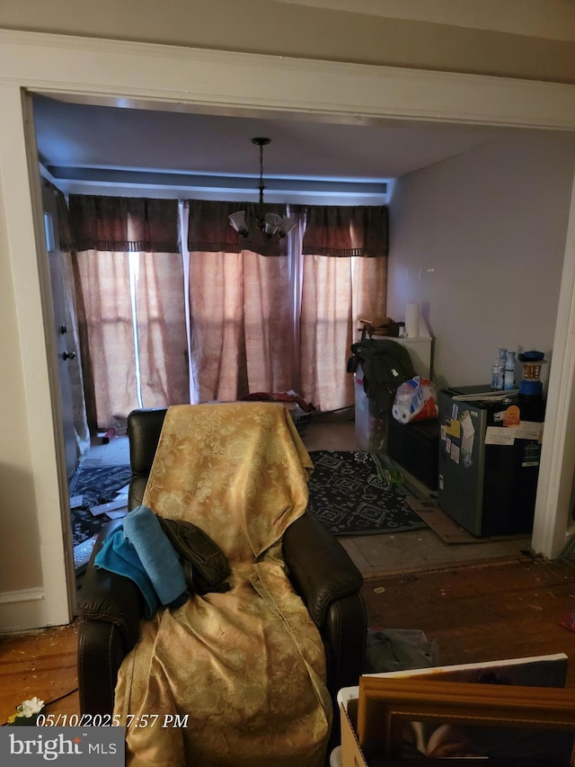 living area with a chandelier and wood finished floors