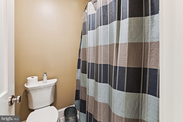853 Imperial Rd, Arnold, MD 21012 - full bathroom with a heating unit, toilet, and curtained shower
