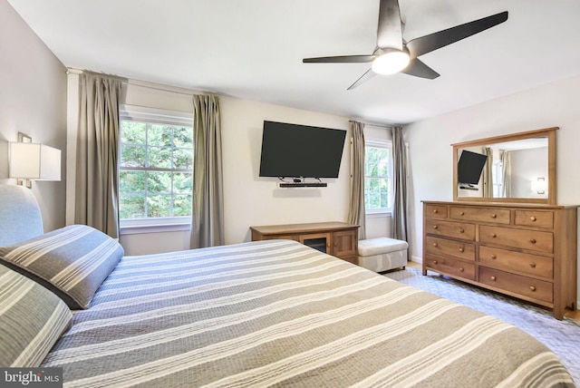 bedroom with ceiling fan and baseboards