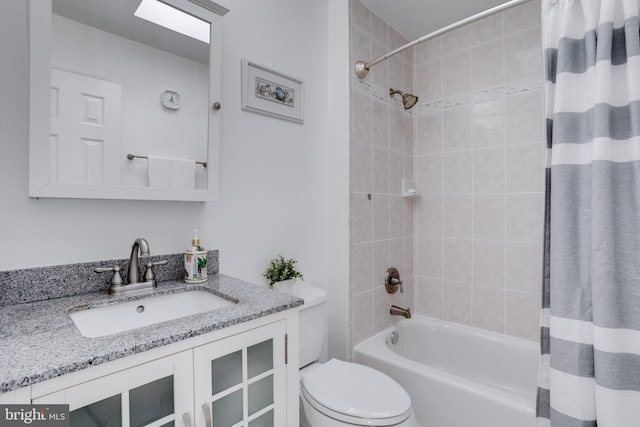 7530 Royce Ct, Annandale, VA 22003 - full bathroom featuring shower / bathtub combination with curtain, toilet, and vanity