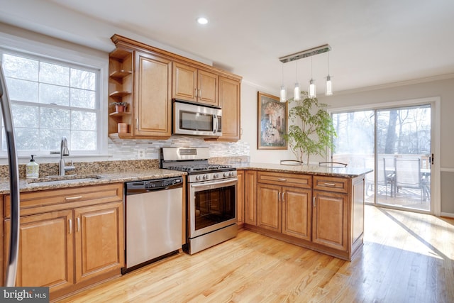 7530 Royce Ct, Annandale, VA 22003 - kitchen with stainless steel appliances, a sink, a peninsula, light wood-style floors, and healthy amount of natural light