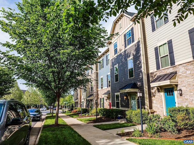 1509 Delphi Ln, Charlottesville, VA 22911 - view of building exterior featuring a residential view