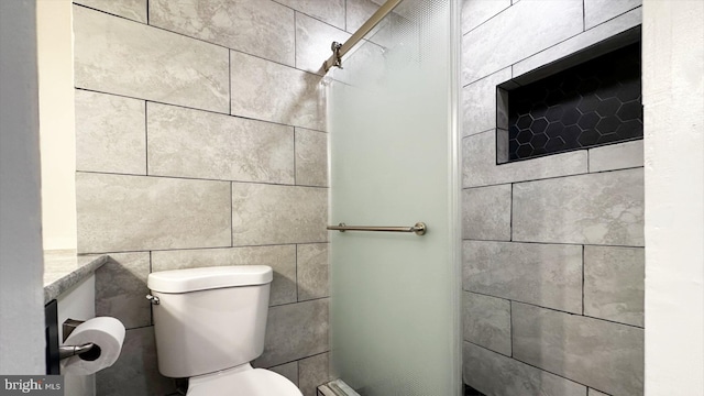 8802 Ashford Rd, Parkville, MD 21234 - full bath featuring tile walls, toilet, and a shower