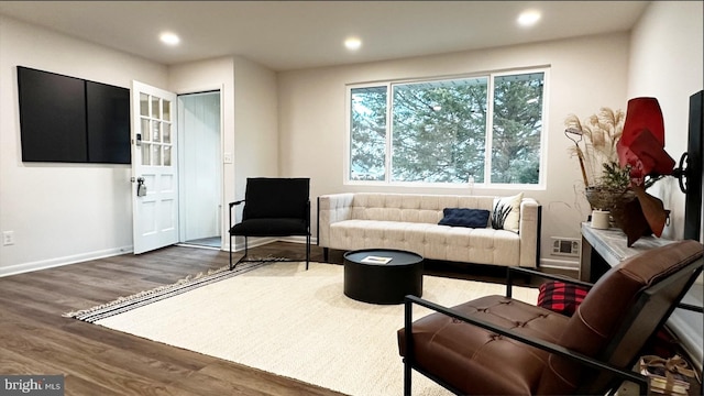 8802 Ashford Rd, Parkville, MD 21234 - living room featuring wood finished floors, recessed lighting, and baseboards