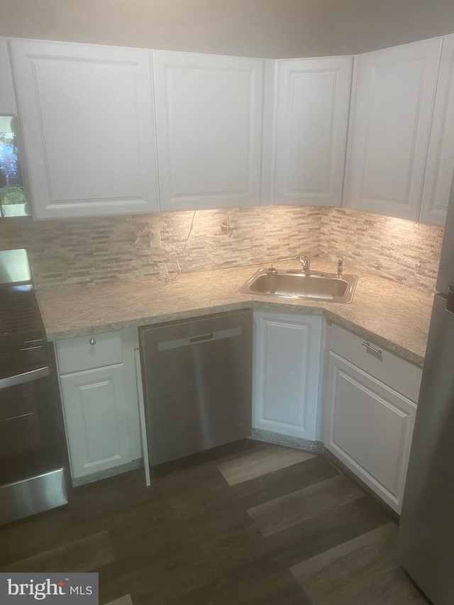 155 Sussex Pl Unit 1522, Absecon, NJ 08205 - kitchen featuring appliances with stainless steel finishes, a sink, white cabinetry, tasteful backsplash, and wood finished floors