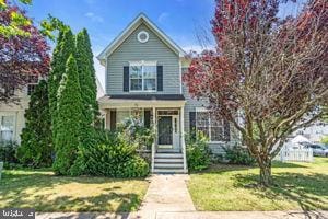 42783 Freedom St, Chantilly, VA 20152 - traditional-style house featuring a front yard