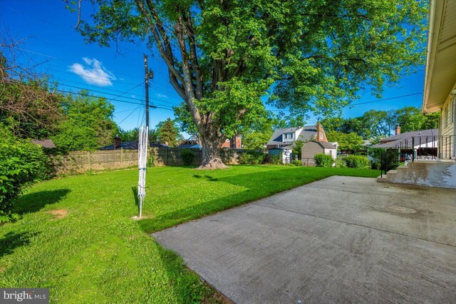 1426 W 11th St, Frederick, MD 21702 - view of yard featuring a patio