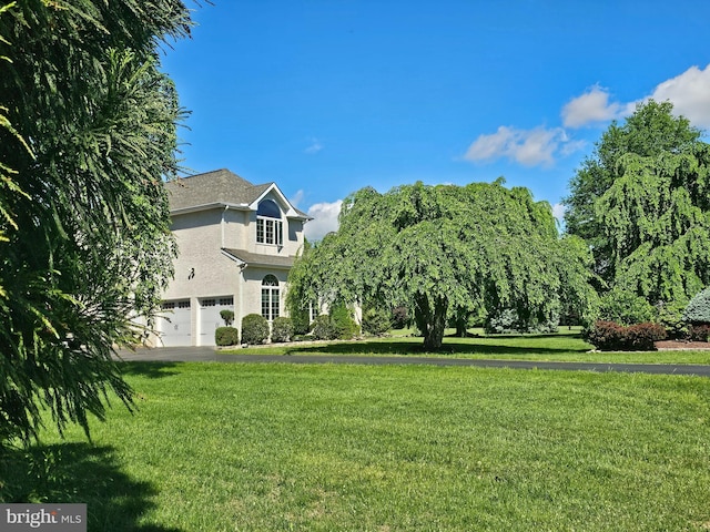 123 Nantucket Dr, Middletown, DE 19709 - view of green lawn featuring a garage