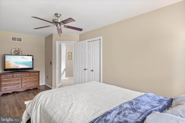 123 Nantucket Dr, Middletown, DE 19709 - bedroom with wood finished floors, a closet, baseboards, and ceiling fan