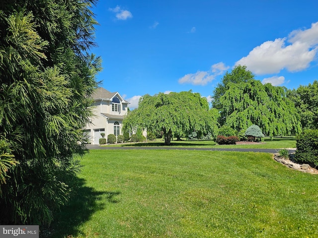 123 Nantucket Dr, Middletown, DE 19709 - view of green lawn featuring a garage