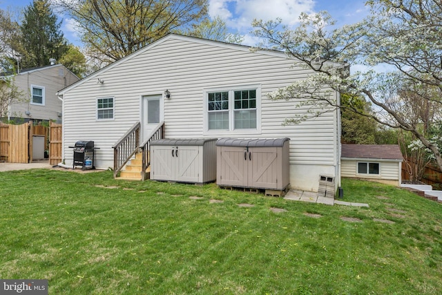6311 Gentele Ct, Alexandria, VA 22310 - rear view of property with a hot tub